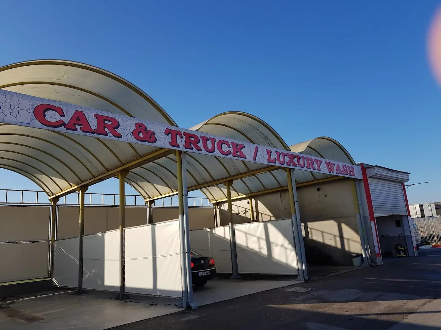 Автомивка Car & Truck Luxury Wash