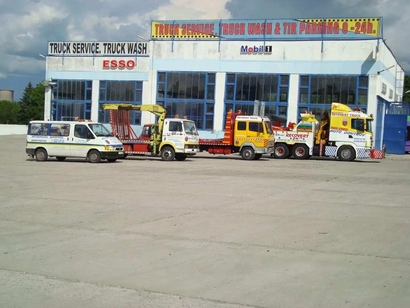 Autocomplex Dimitrov