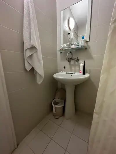 - закрит