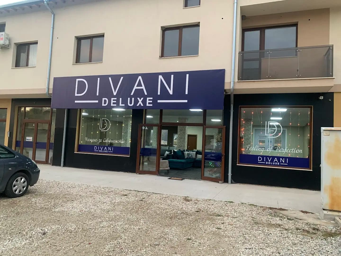 Divani Deluxe