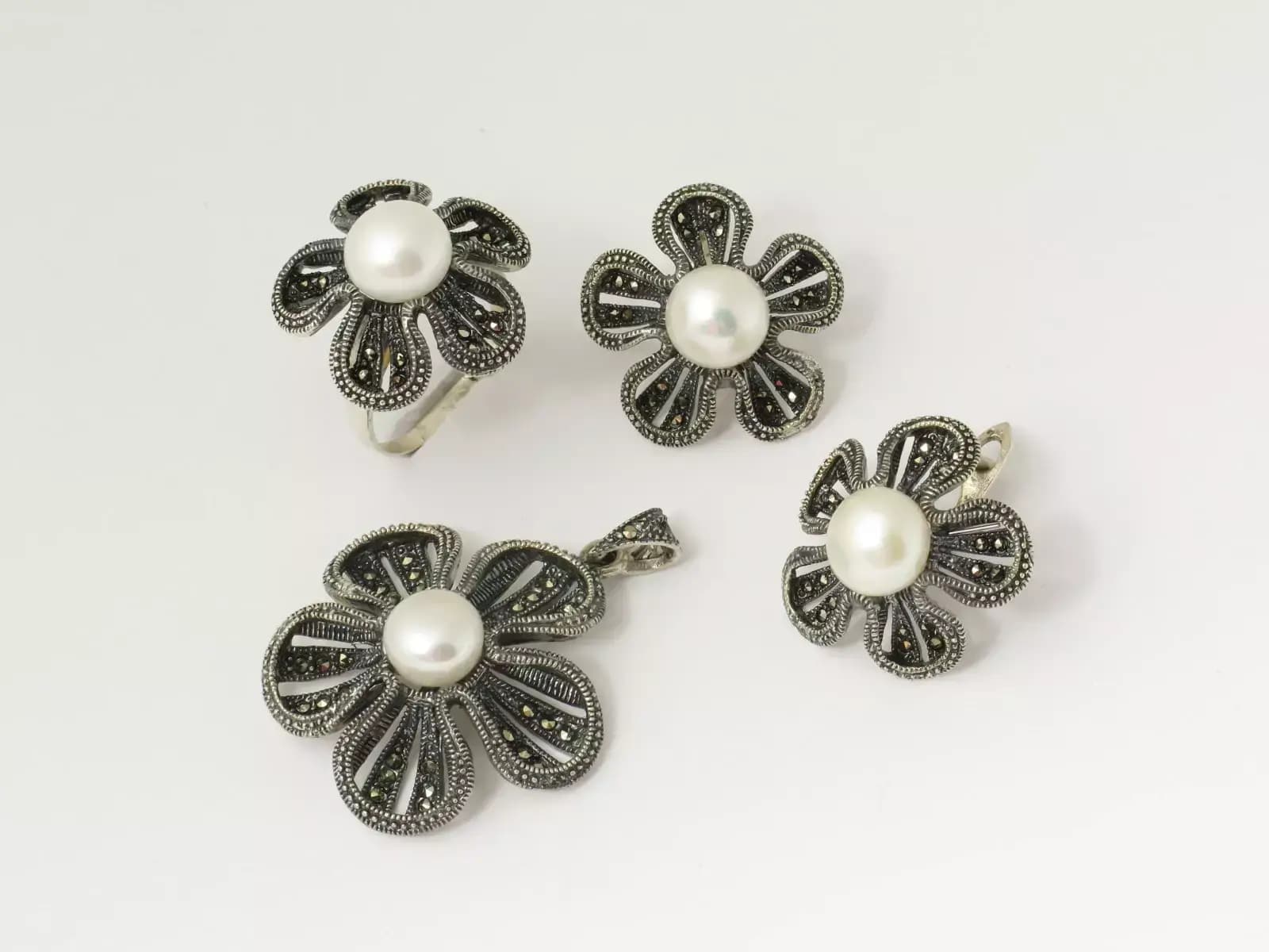 Tael Gold & Diamonds & Silver
