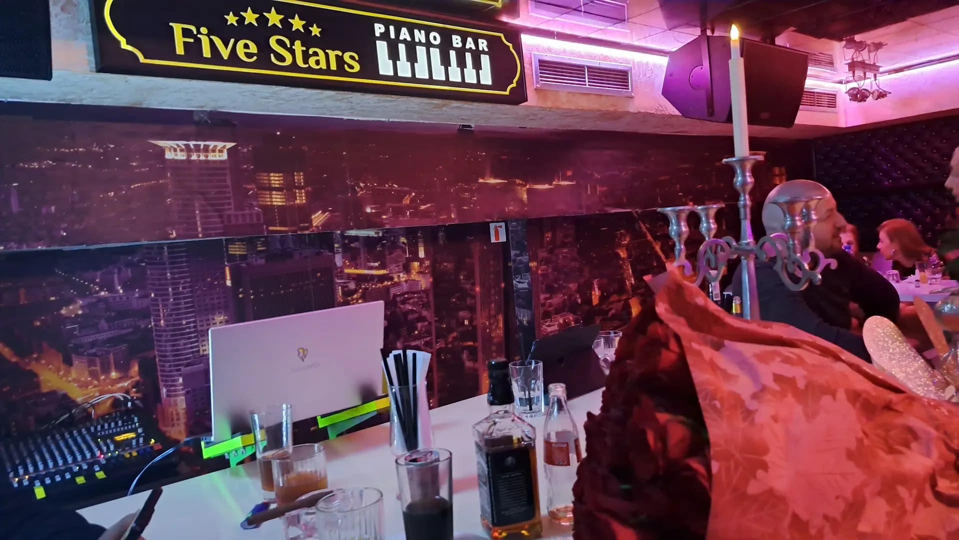 Piano Live Club Five Stars
