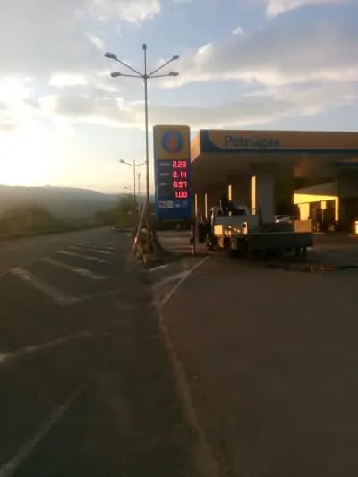 Бензиностанция Petrogas