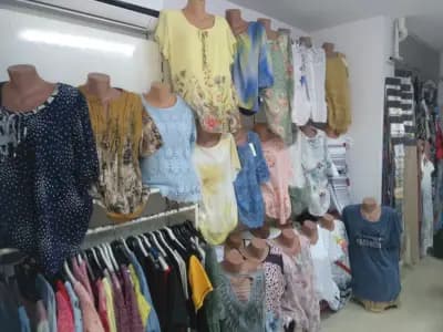 Платове Завеси Дрехи