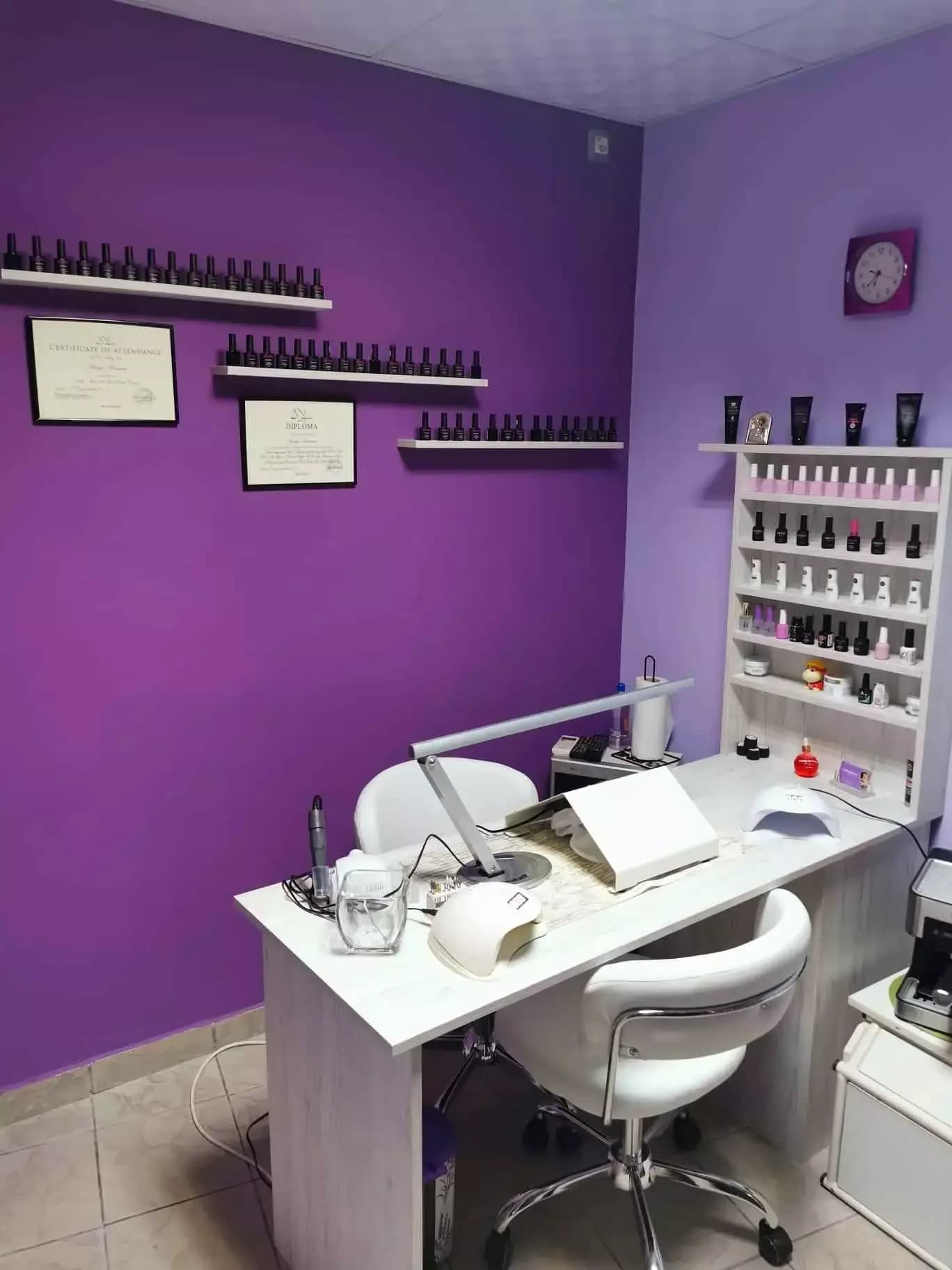 DI-SI nai salon