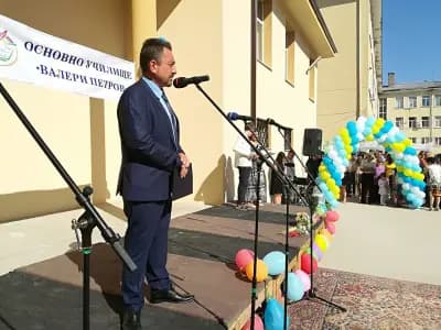 OУ „Валери Петров”