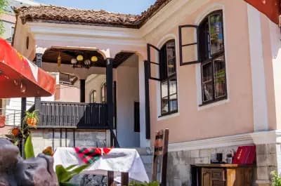 Harry Restaurant