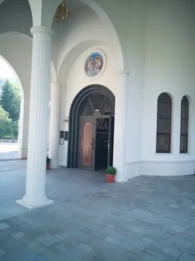 The House with the Three Fir Trees (Tri Eli)