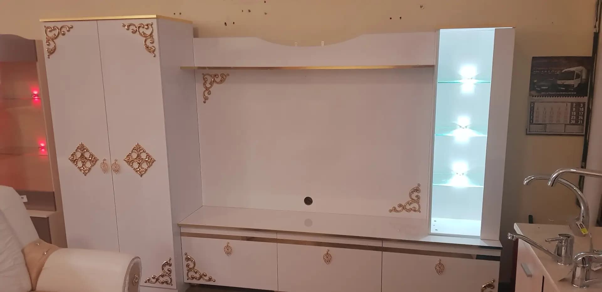 Мебелен магазин "Финес"