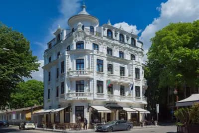 Royal Hotel