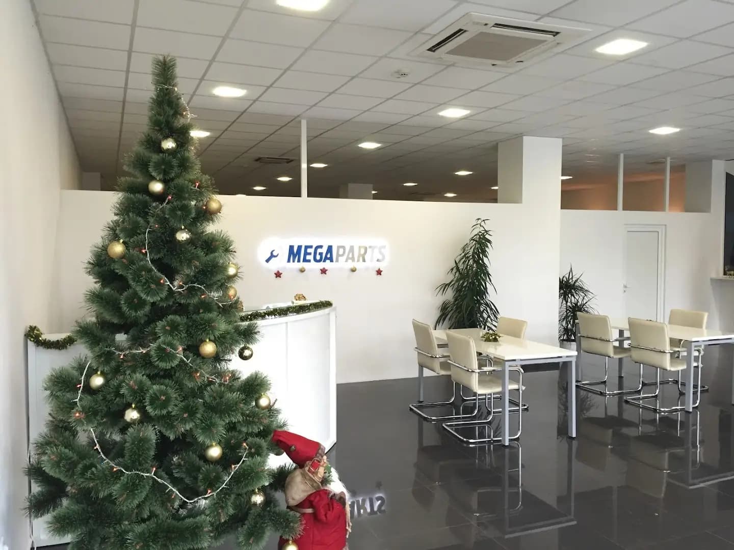 Мегапартс, авточасти и изкупуване на автомобили