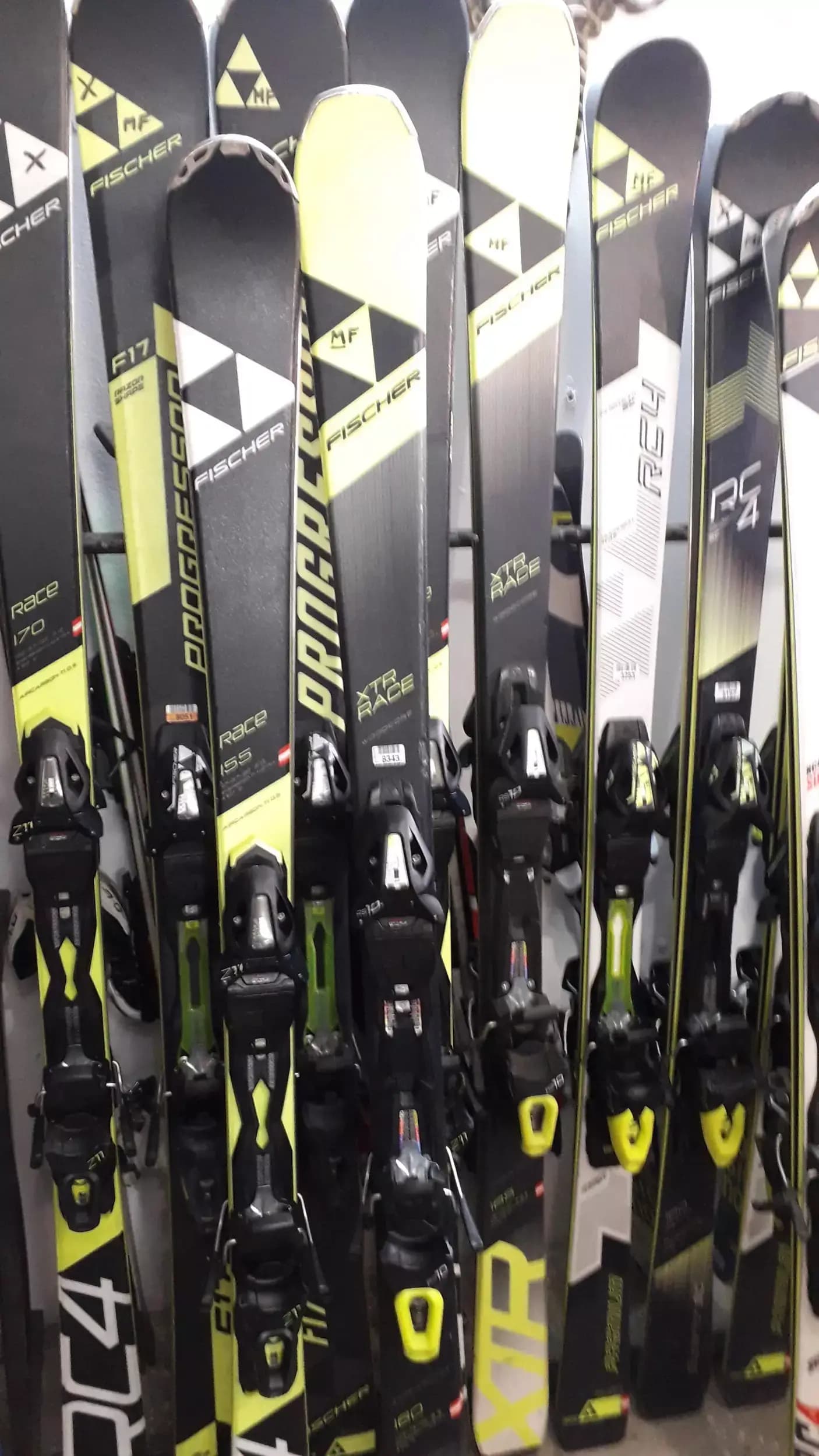 Ski Service Manol / Ски и Сноуборд под наем Самоков