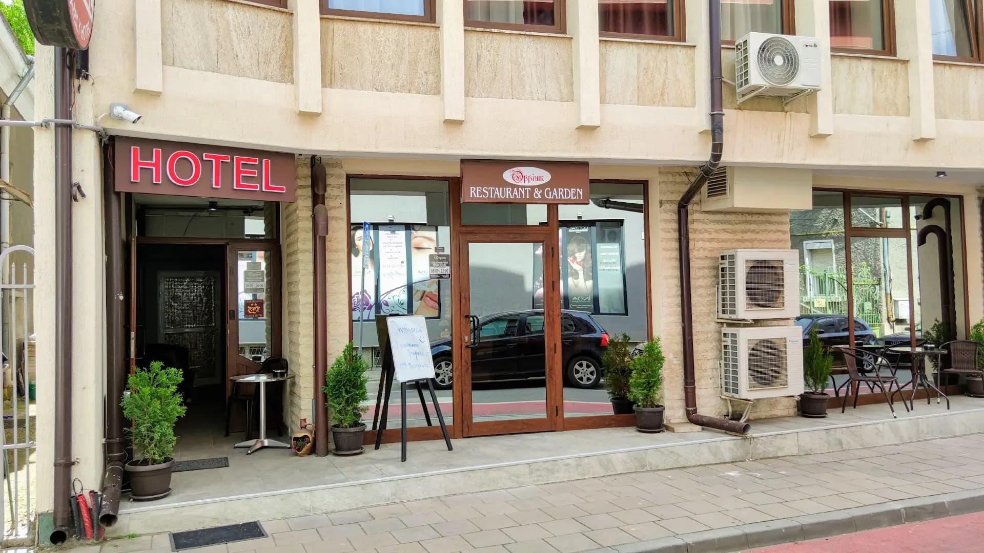 Hotel Oppium Restaurant & Garden
