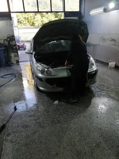 Пране на автосалон на леки автомобили град Русе
