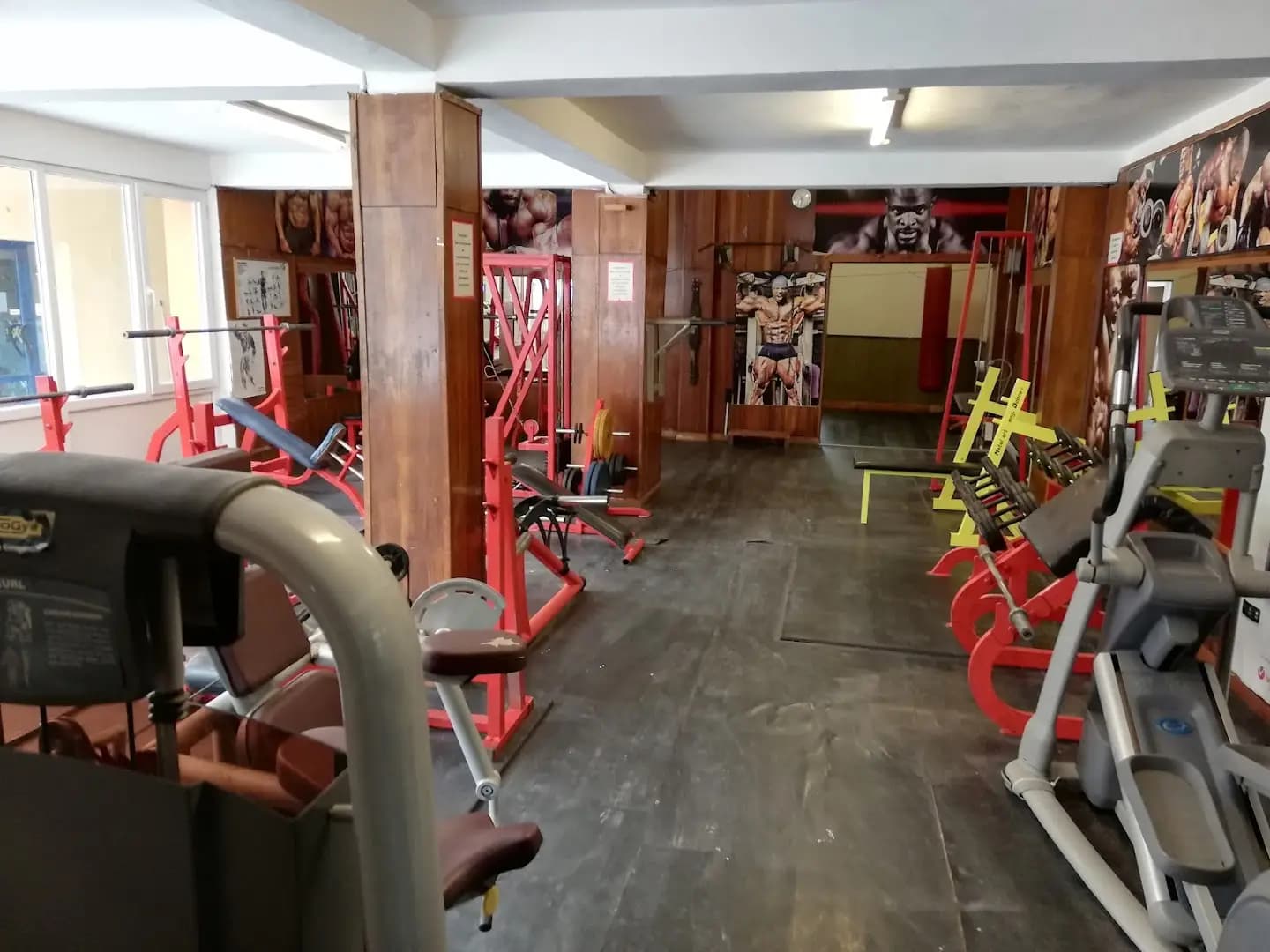 Musclemen фитнес зала Девин