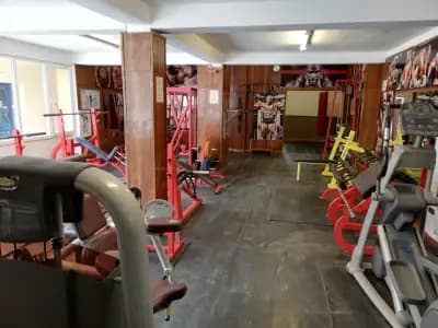 Musclemen фитнес зала Девин