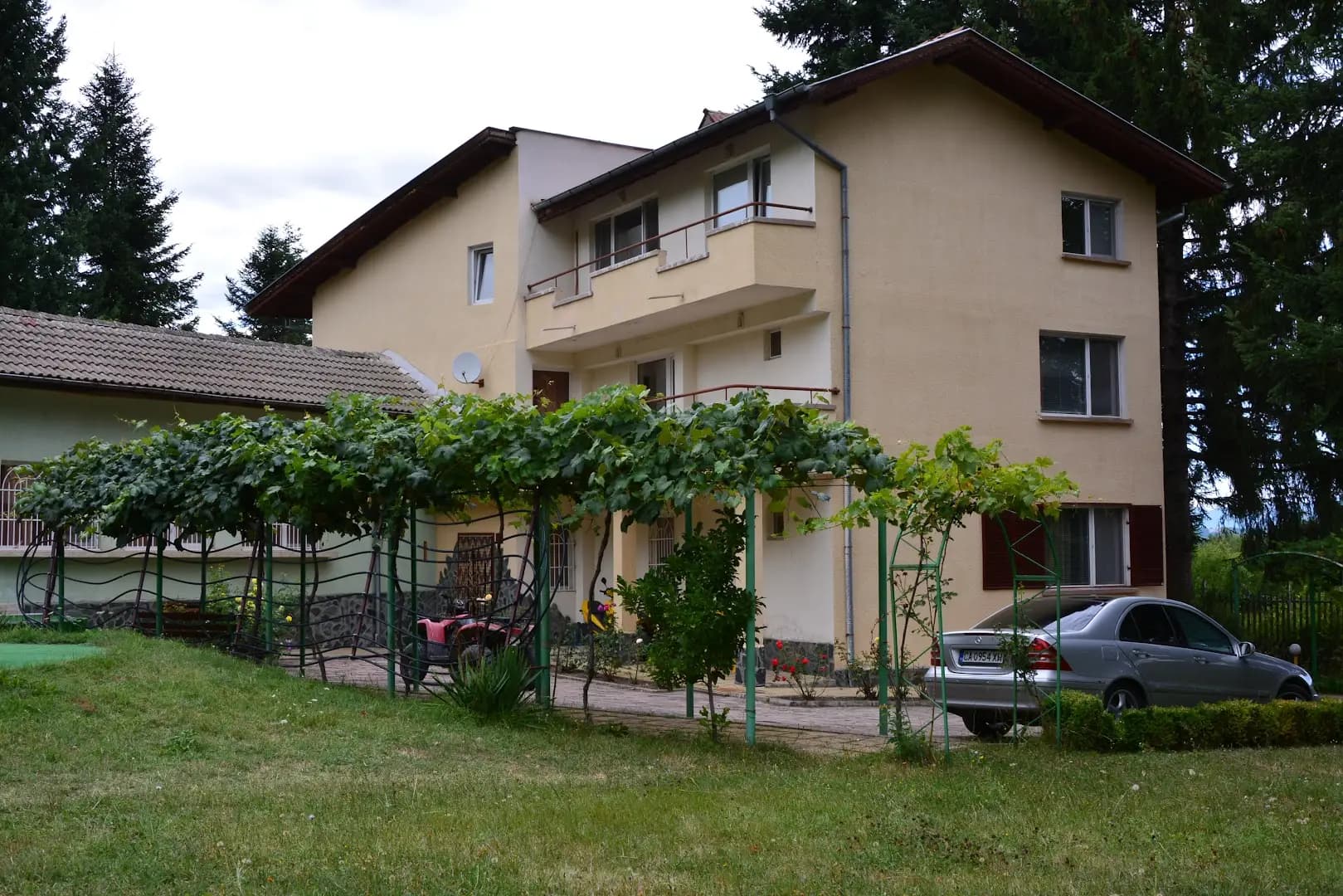 Hotel Vila Ibyr Хотел "Вила Ибър" Св. Спас (Долна Баня)