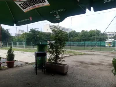 Закрит плувен басейн
