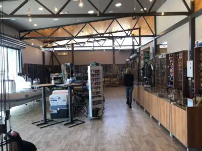 Velvet Fishing Shop - магазин за рибари