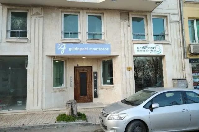 Частно основно училище "Монтесори Варна"