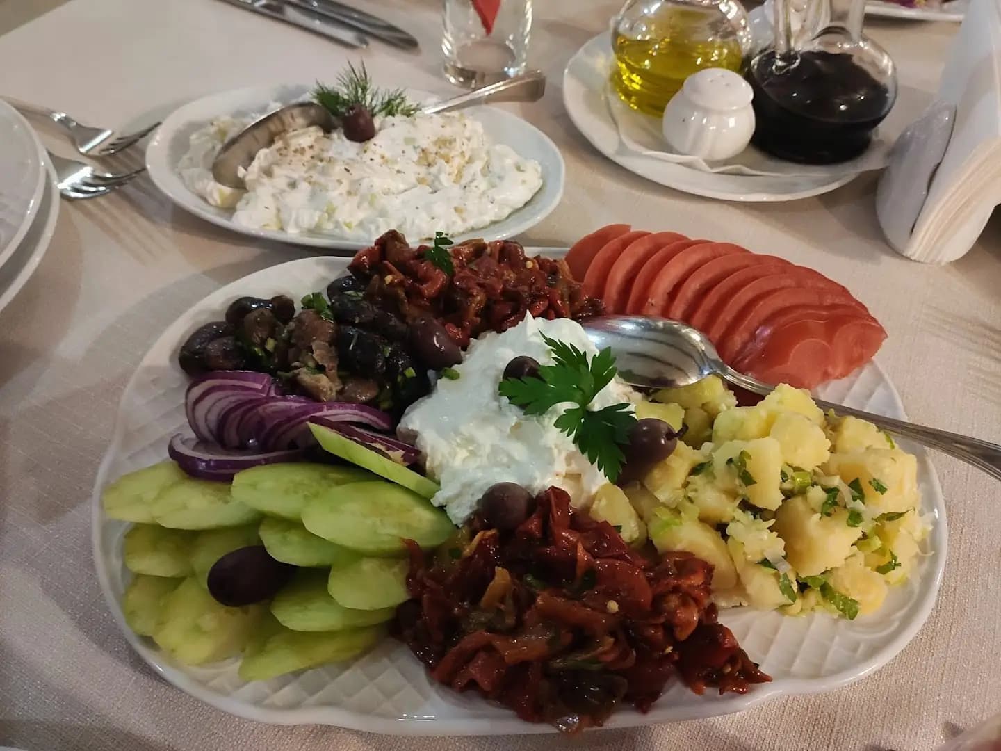 Mountain Lake Restaurant / Ресторант Маунтин Лейк