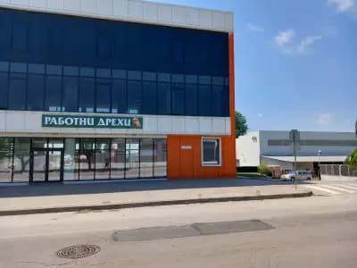 Работни дрехи и обувки на добри цени