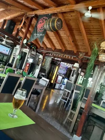 Белия делфин