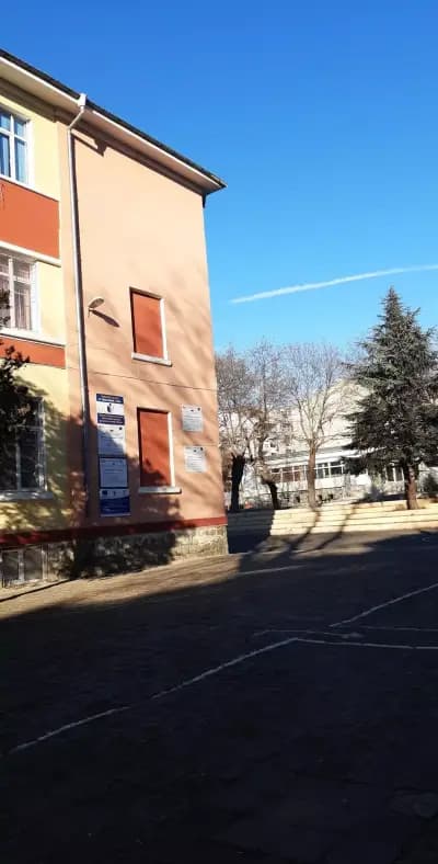 Основно училище „Любен Каравелов“
