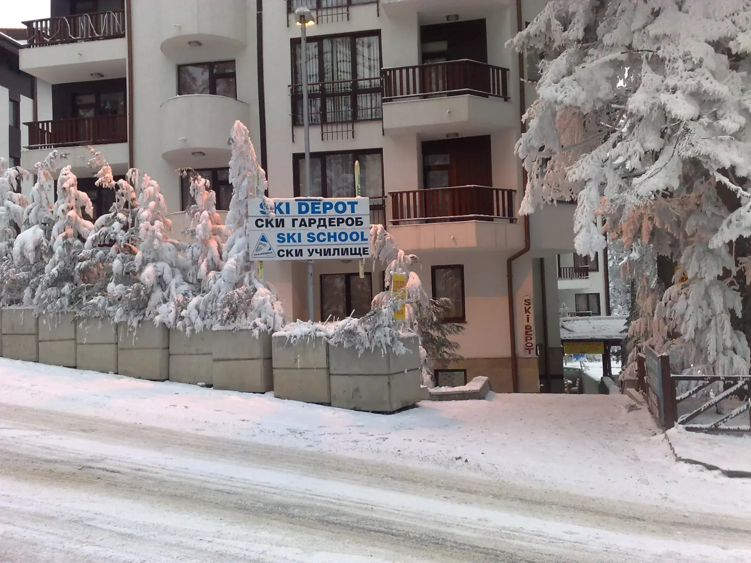 Ski Hire & Ski School Chamkoria