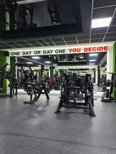 Фитнес център Mega Gym