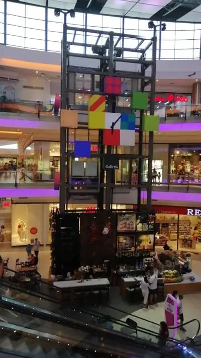 Playground, Mall Galleria