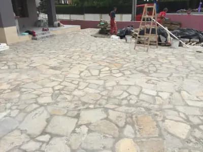 склад за естествени камъни