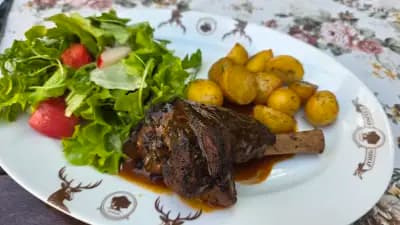 Ресторант "Стария Чинар"