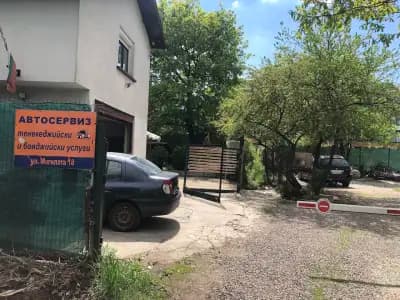 Бояджийски и тенекеджийски услуги