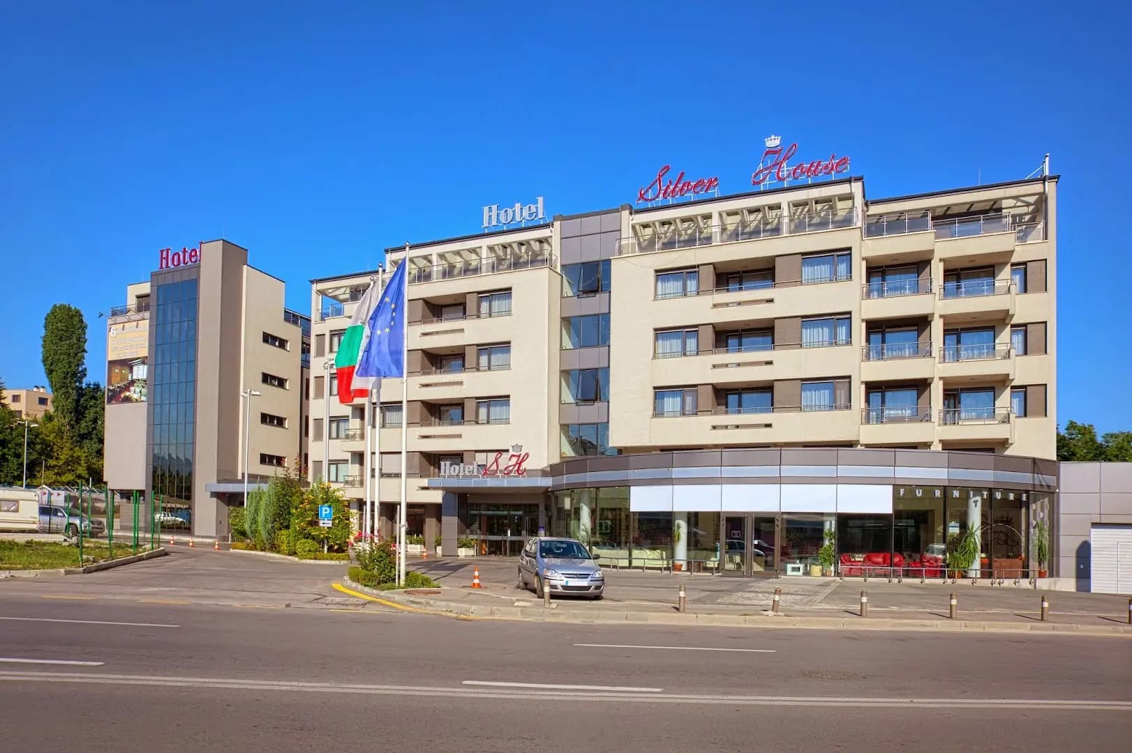 Hotel ZOO Sofia - Secured Paid Parking