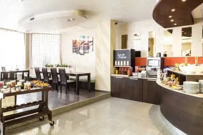City Avenue Hotel by HMG-Free Parking-Free Wi-Fi