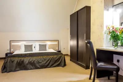 City Avenue Hotel by HMG-Free Parking-Free Wi-Fi