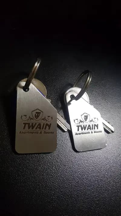 Twain Apart&Rooms