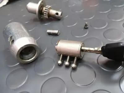 Младост І Ключарски център SOS LOCKSMITH , Ключар І Автоключар І Сейфове І Брави І Секретни ключалки