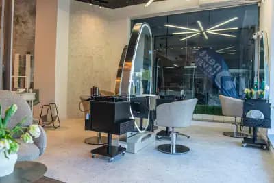 COCO dry bar & more | Подстигване | Маникюр | Педикюр | Балеаж | Боя | Грим | Официални прически | Стайлинг