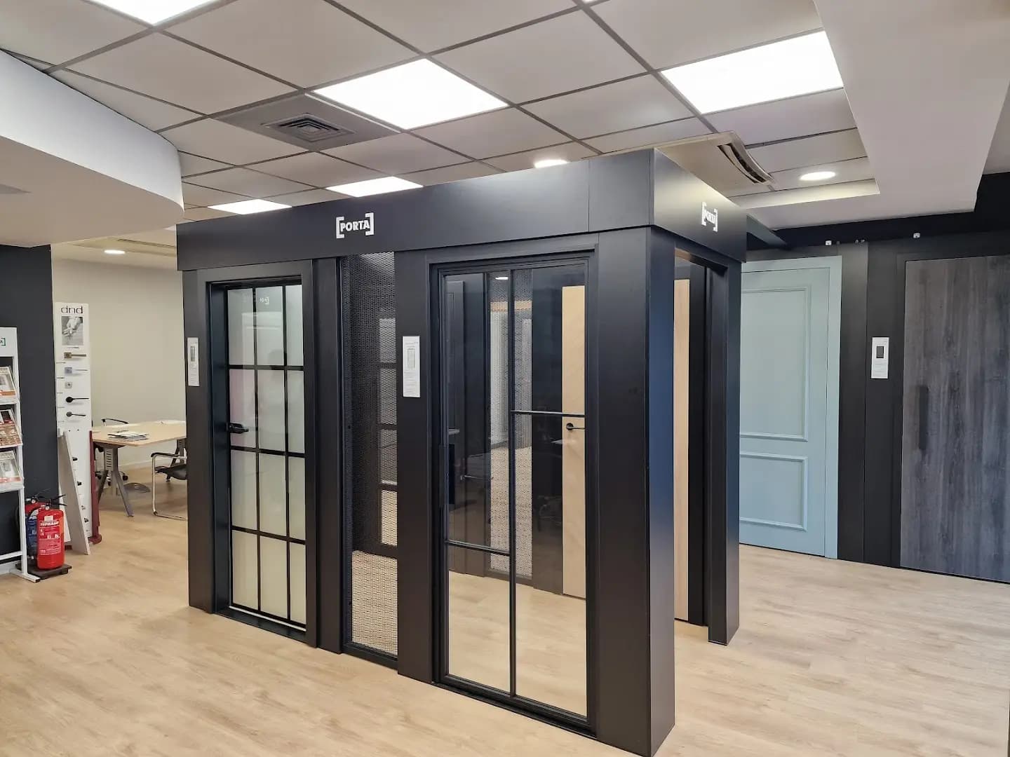 Мострен салон 501 ВРАТИ - PORTA Doors