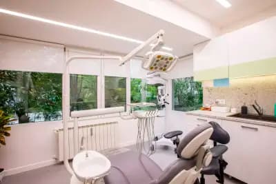 Marinova Dental /Д-р Есмералда Маринова/
