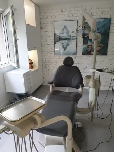 Marinova Dental /Д-р Есмералда Маринова/