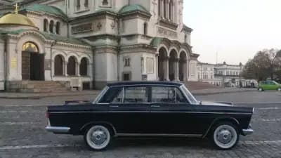 Ретро коли за балове и сватби