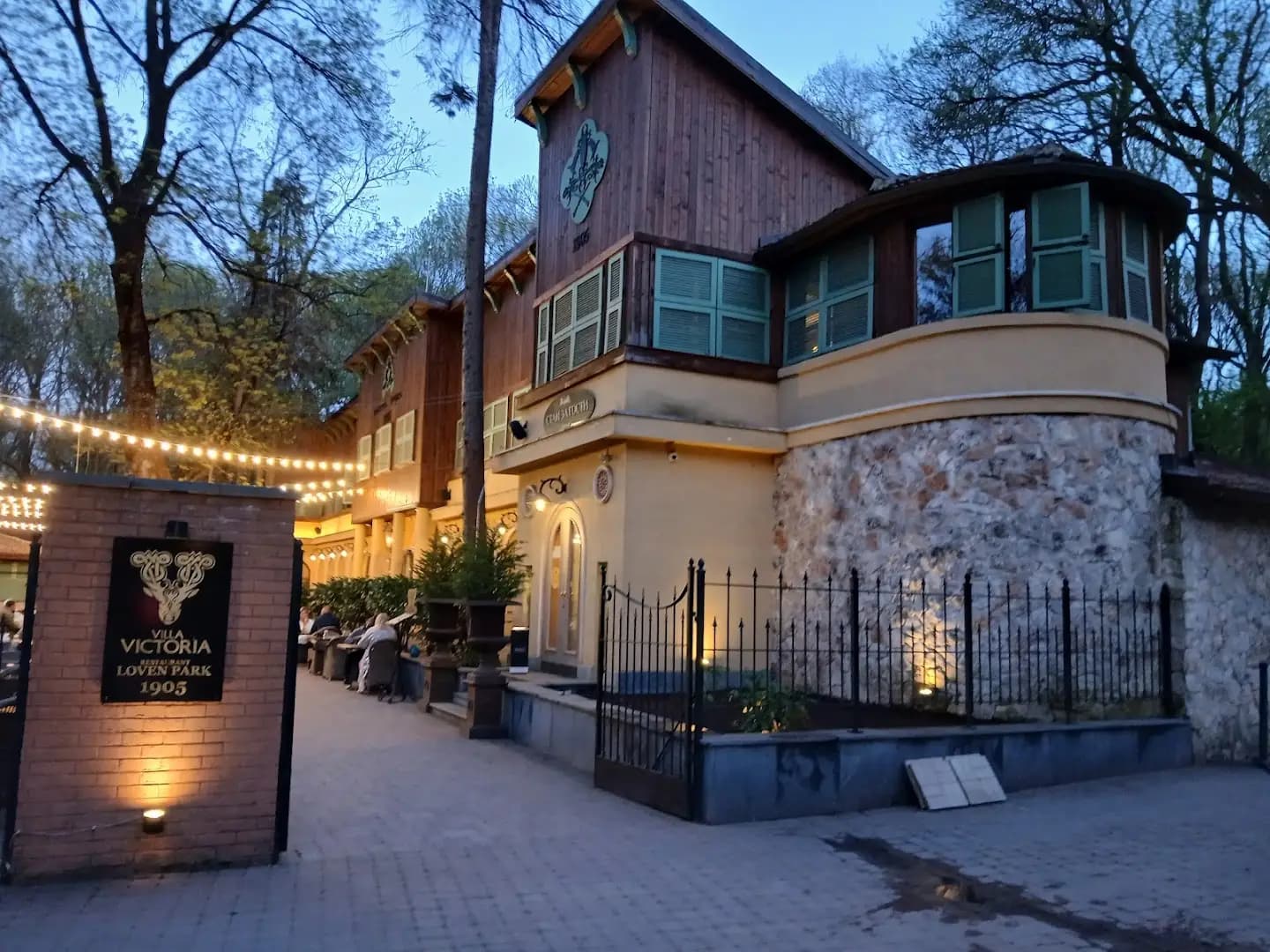 Ресторант VILLA VICTORIA Ловен парк