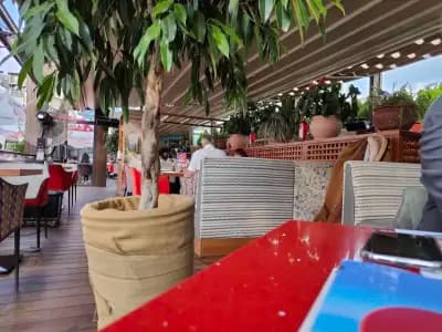 Happy Bar & Grill Lozenets