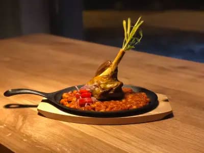 BIZARRE BAR AND DINNER