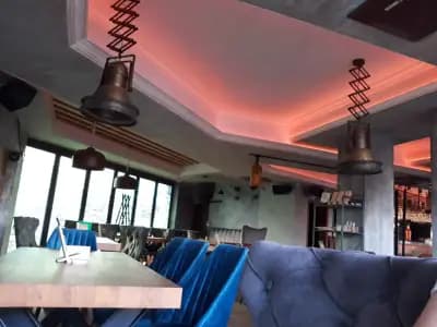 BIZARRE BAR AND DINNER