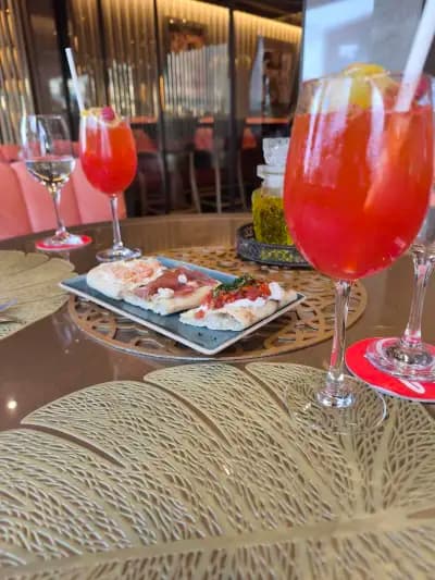 BLEND Bar & Dinner