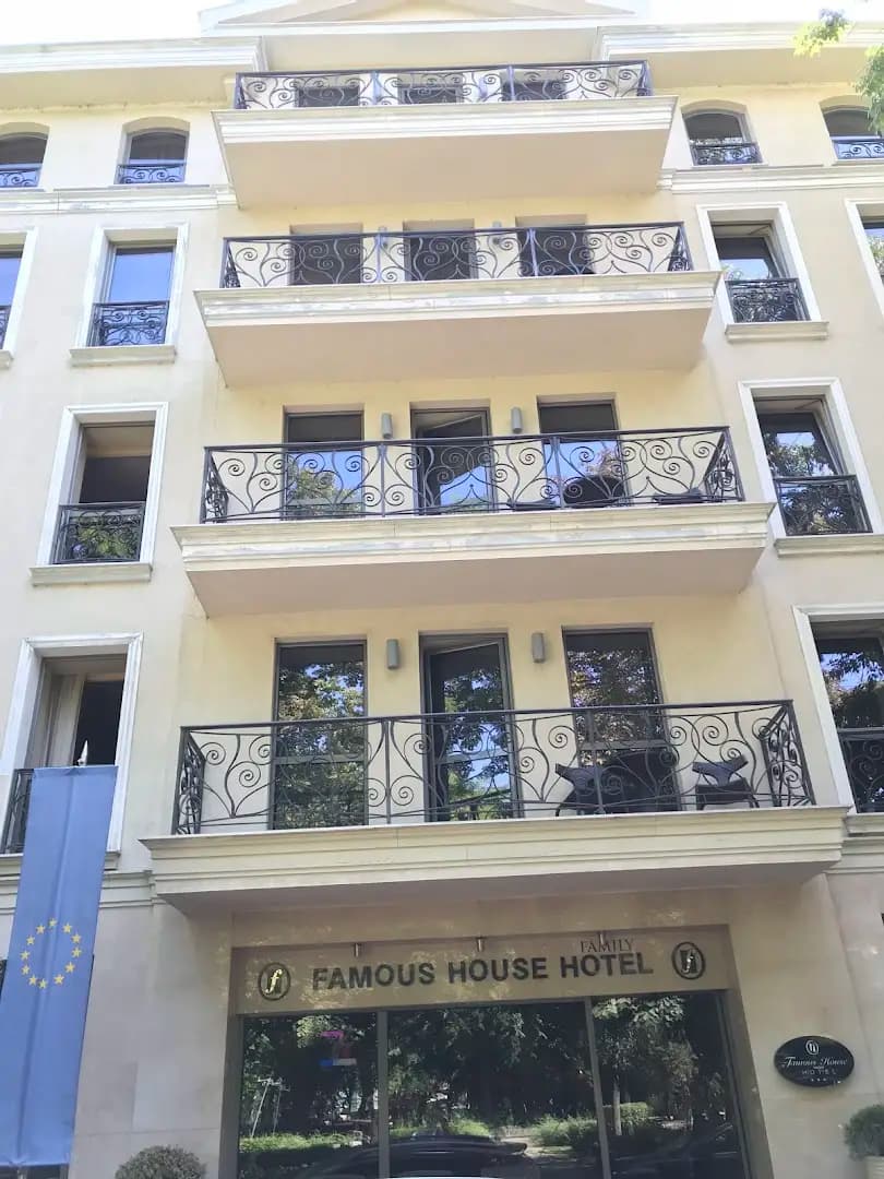 “FAMOUS HOUSE”